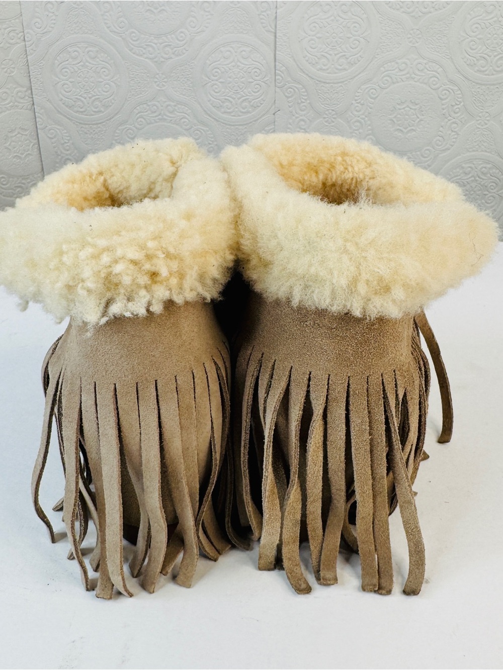 Koolaburra Size 5 Shearling Boot Hidden Wedge Fringe Moccasin Booties Women's - Picture 8 of 8